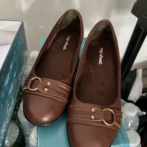 Women’s Easy Street flats